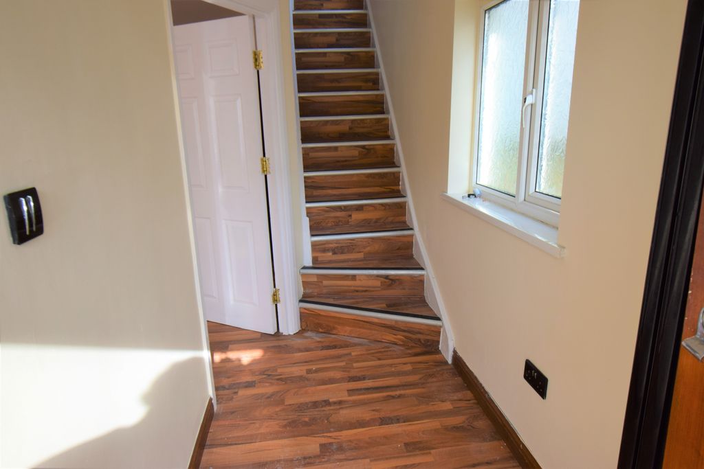 Property photo 3 of 11 Stairways