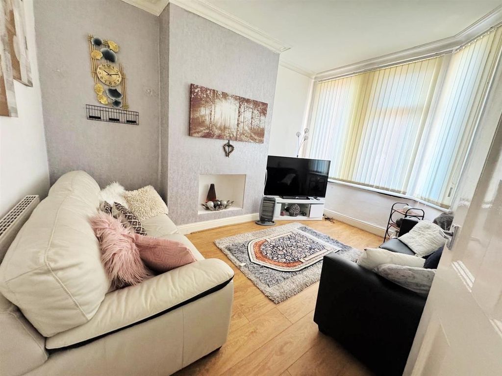 Property photo 2 of 7 Lounge