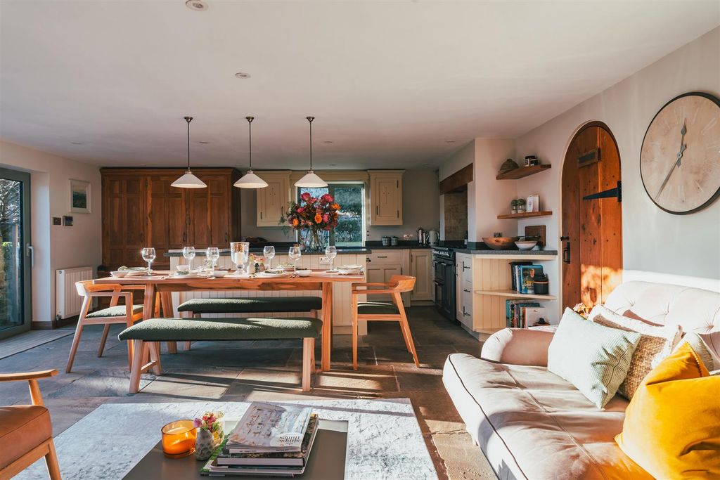 Property photo 2 of 54 Living Kitchen