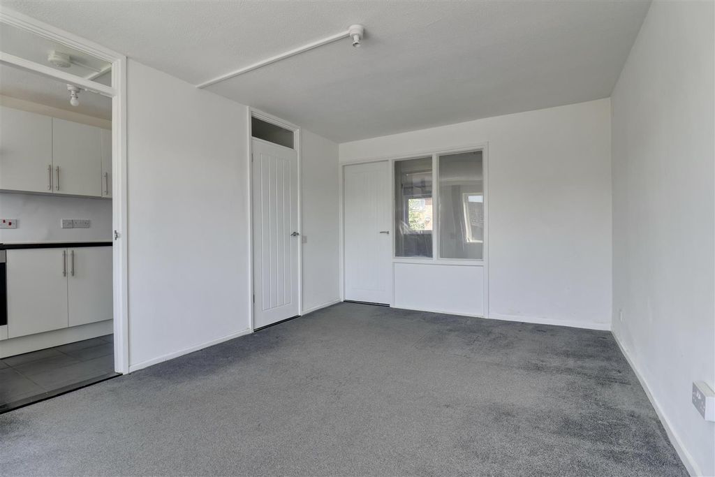 Property photo 3 of 11 29D953A4-866E-4F96-A54B-A58F67A4146D_1_201_A.Jpeg