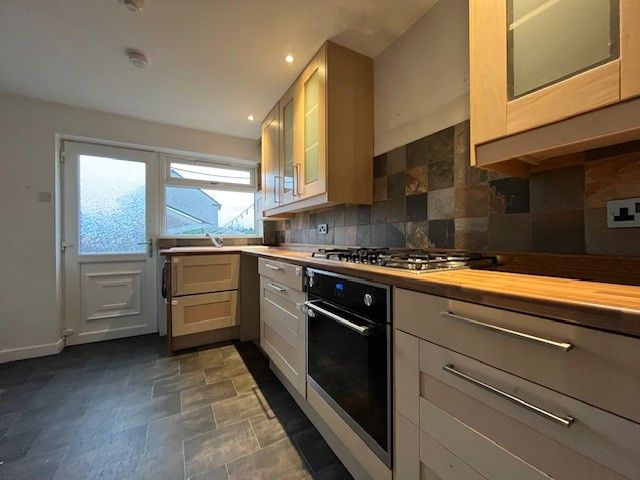 Property photo 2 of 9 Kitchen