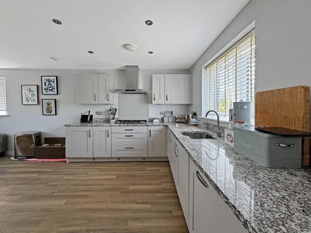 Property photo 3 of 15 1000036798.Jpg