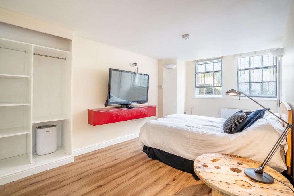 Property photo 3 of 10 Living Area