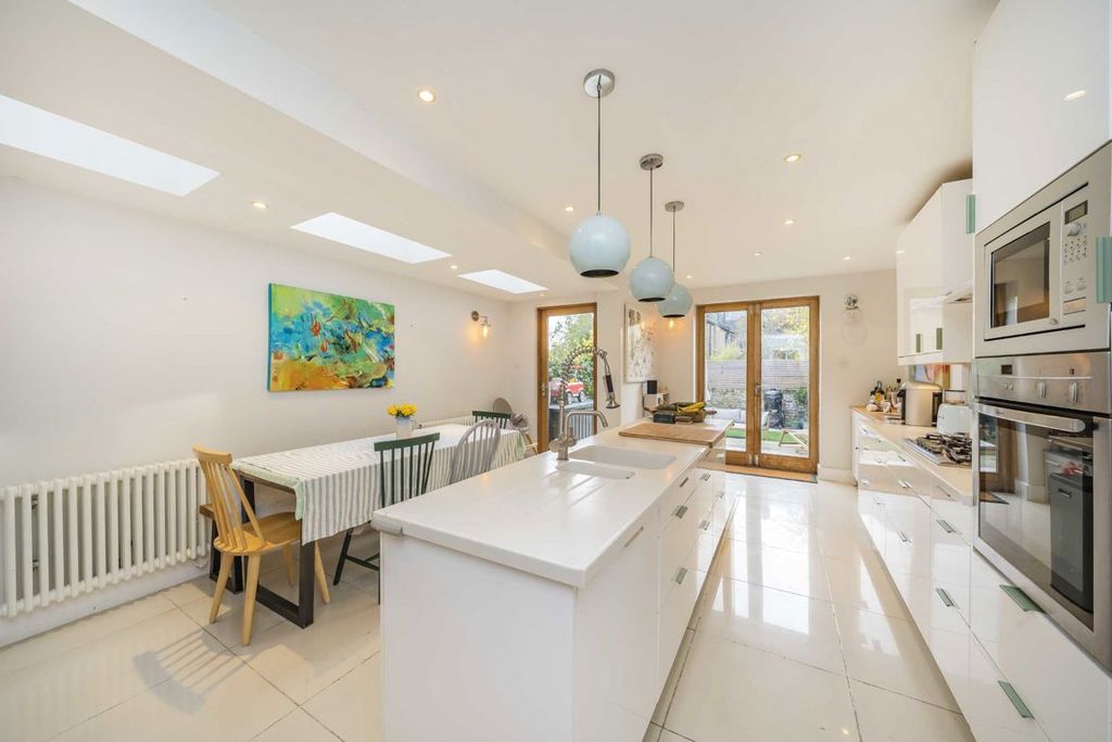 Property photo 3 of 8