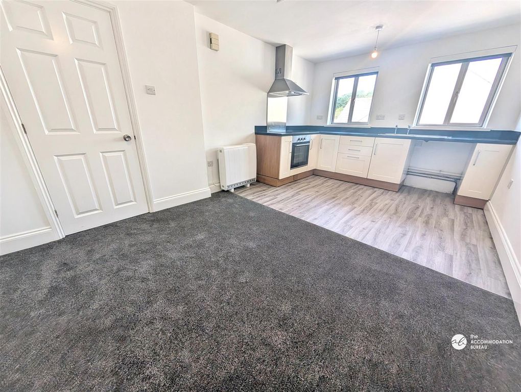 Property photo 2 of 10 Lounge/Kitchen