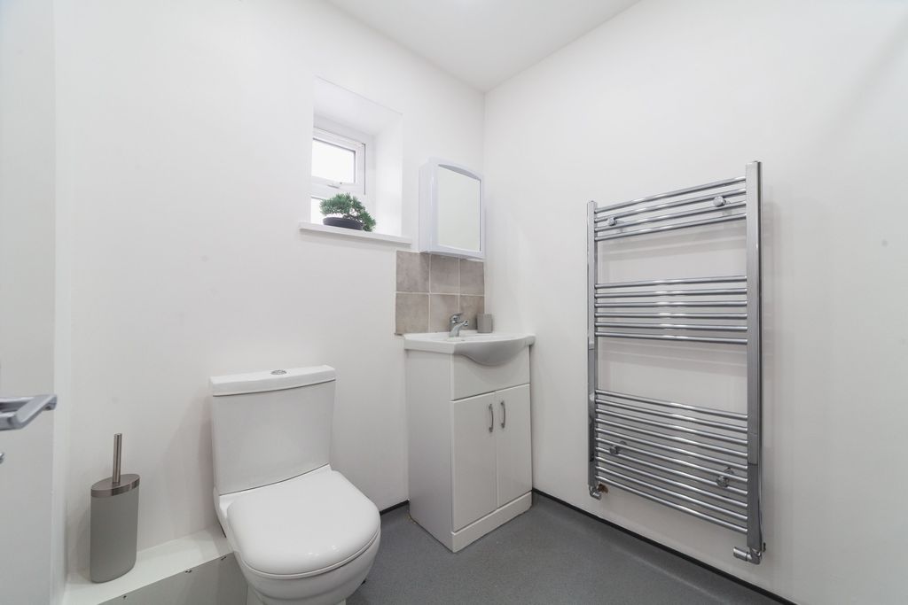 Property photo 3 of 26 Bathroom