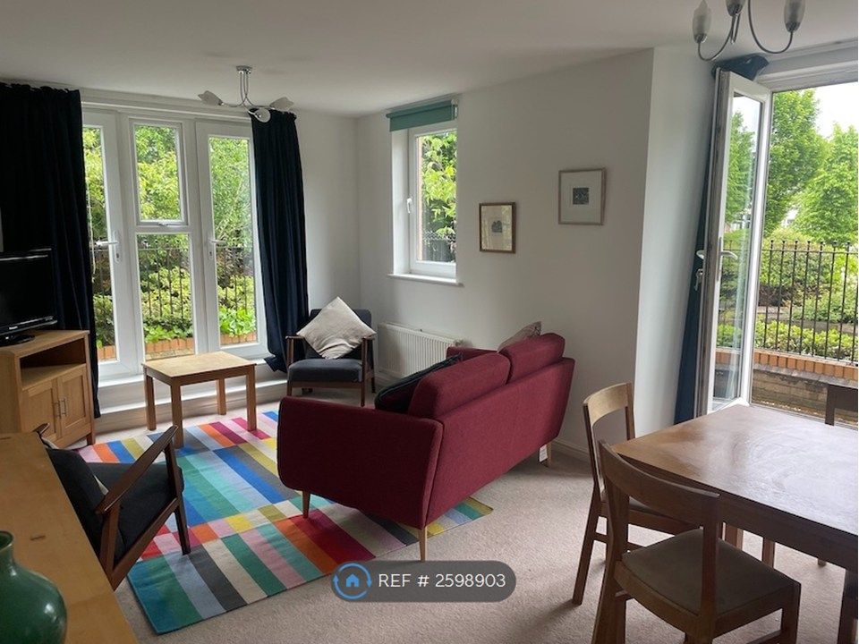 Property photo 1 of 7 Lounge