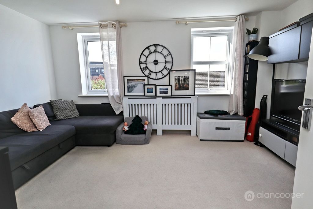 Property photo 2 of 19 4860563