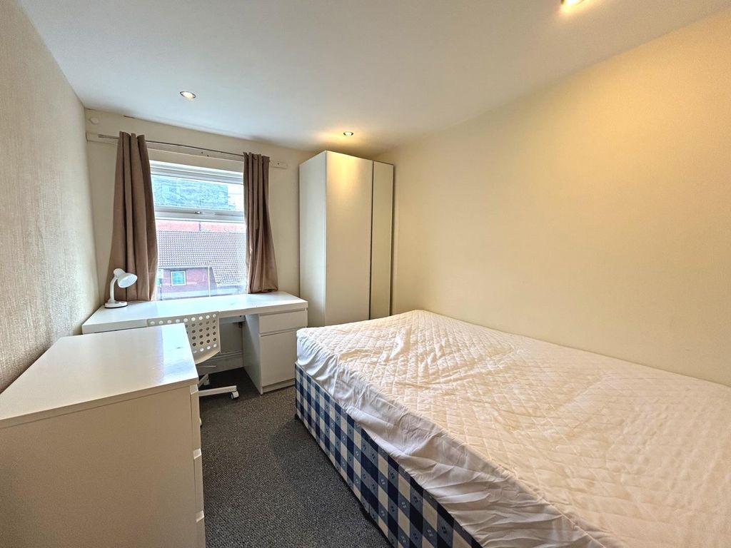 Property photo 3 of 11 Bedroom