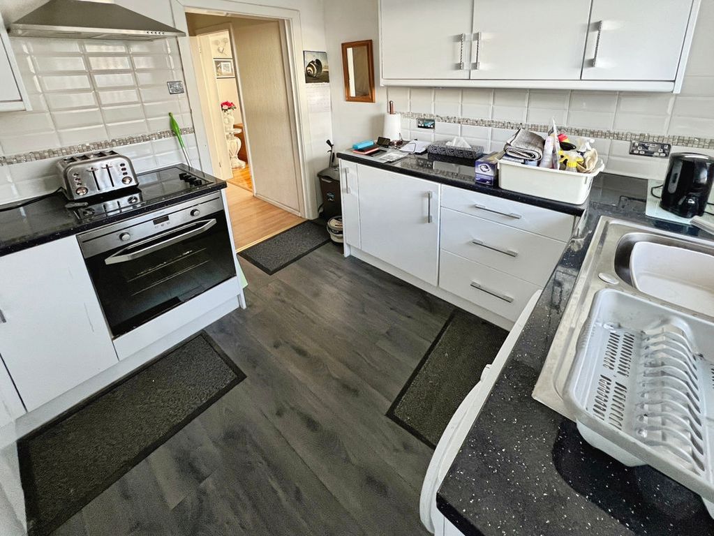 Property photo 3 of 13 Kitchen