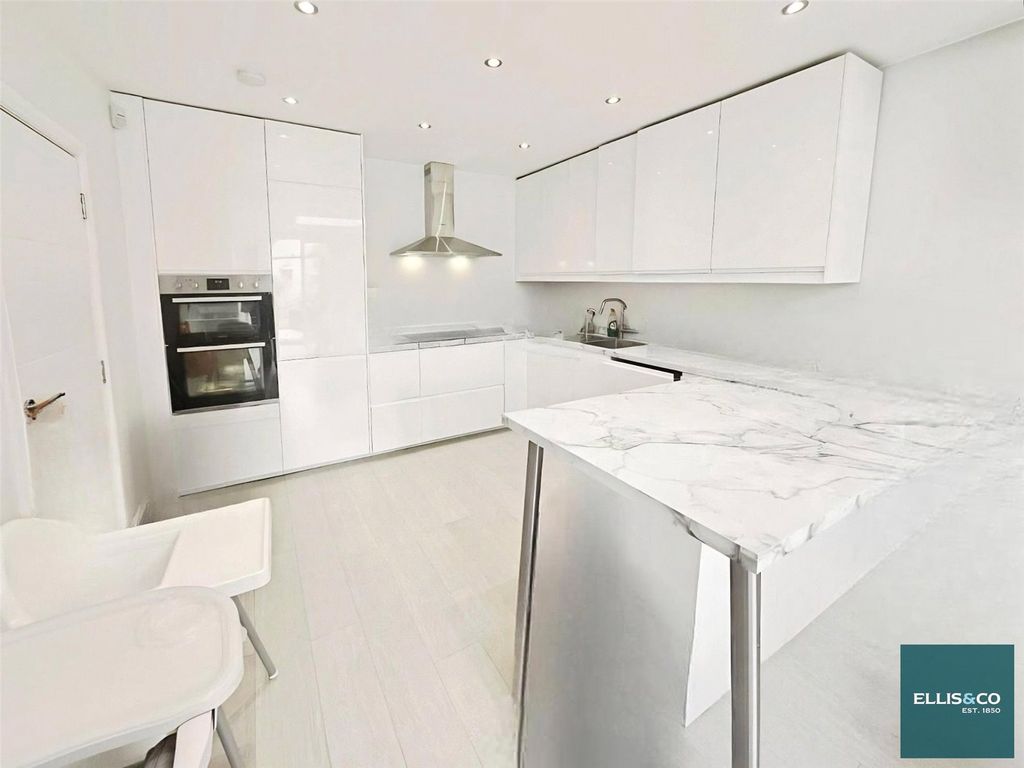 Property photo 1 of 12 Picture No. 13