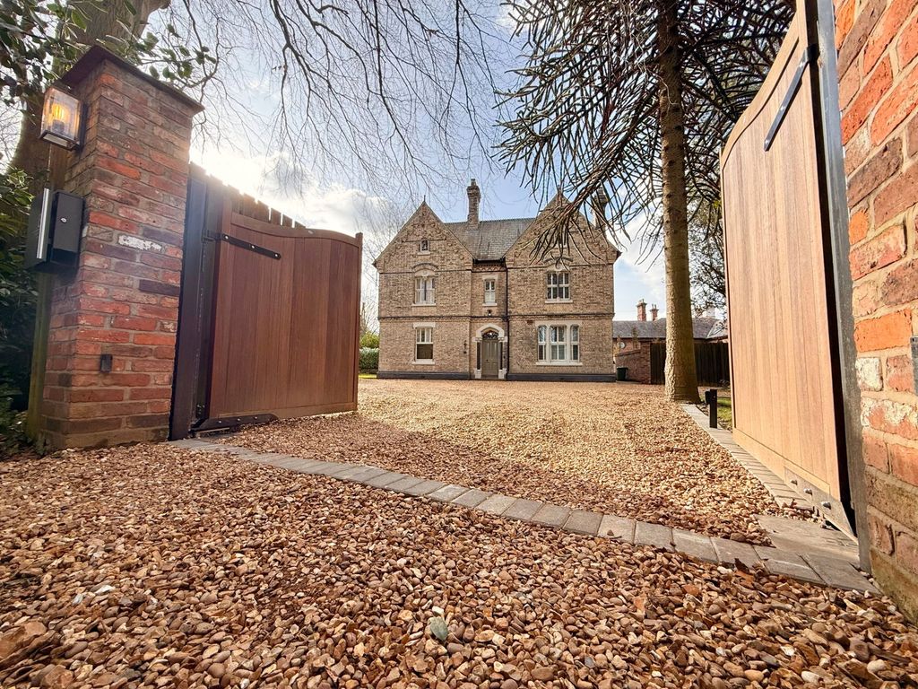 Property photo 1 of 38