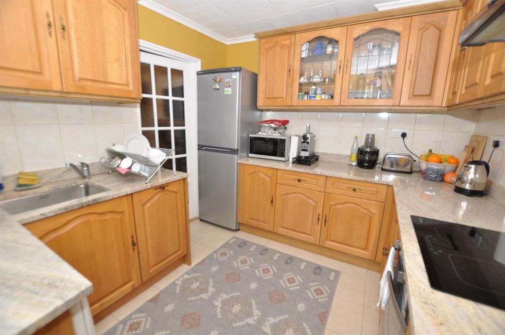 Property photo 3 of 21 Kitchen