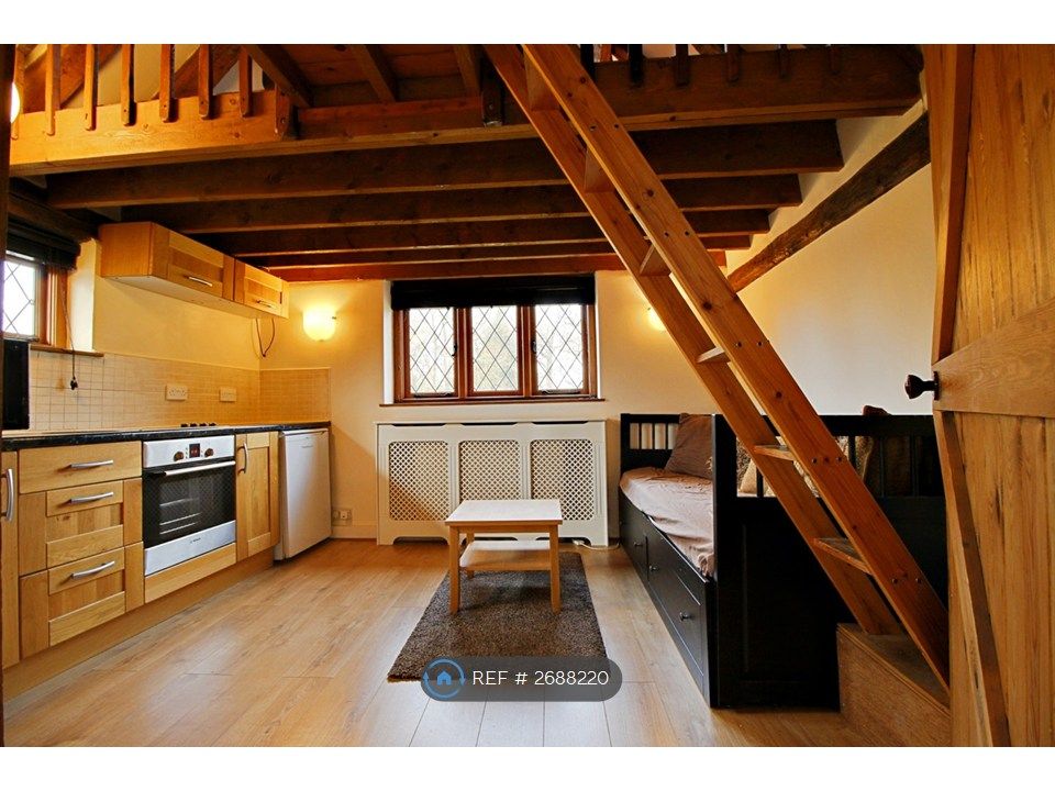 Property photo 1 of 9 Living/Kitchen Area