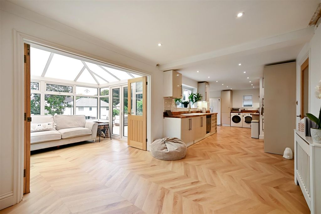 Property photo 2 of 19 Ph11_6253936.Jpg