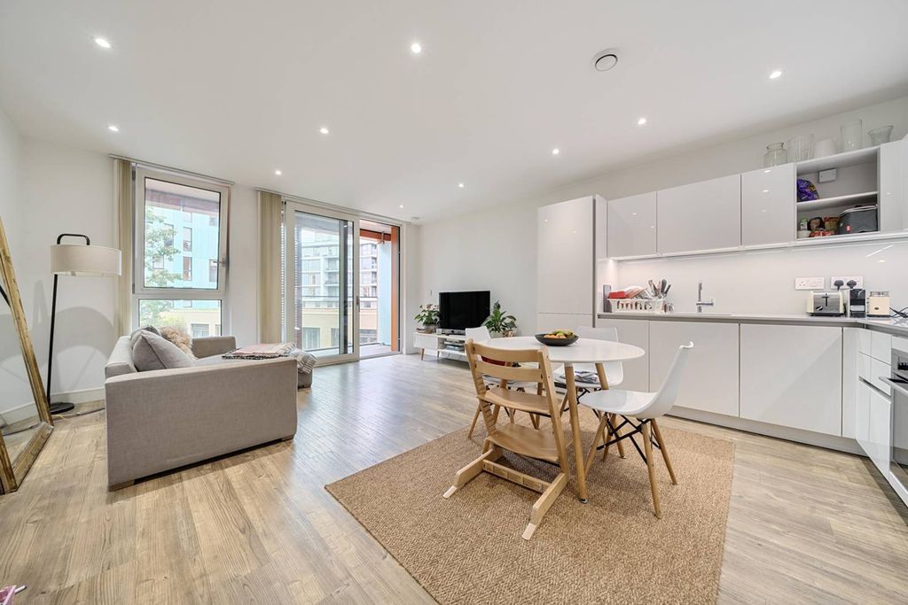 Property photo 1 of 18