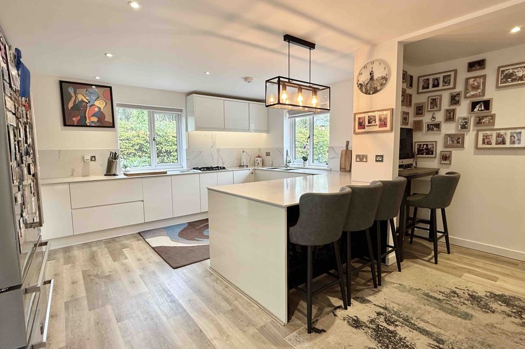 Property photo 3 of 42 Gallery