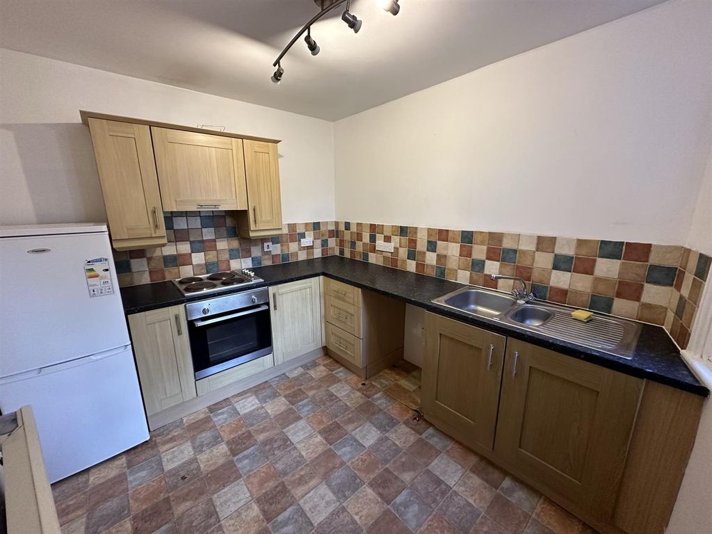 Property photo 2 of 8 Kitchen