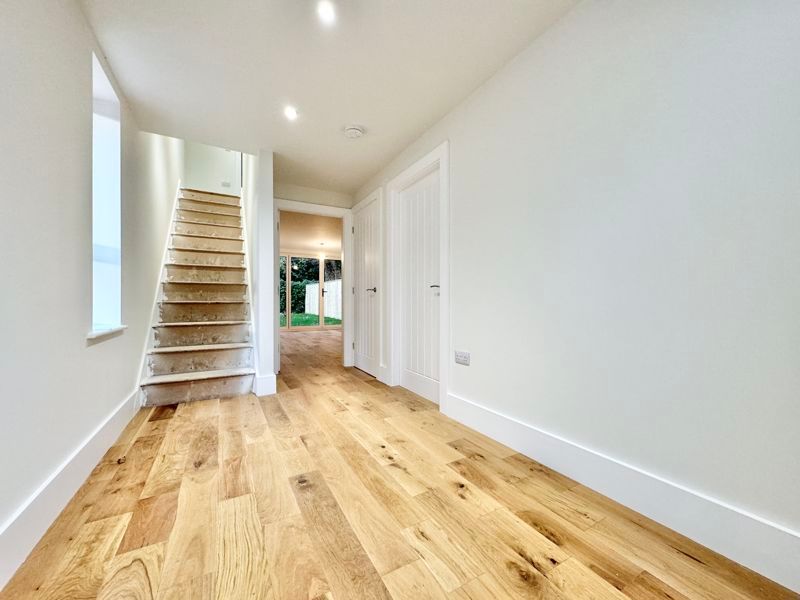 Property photo 2 of 17 Entrance Hall