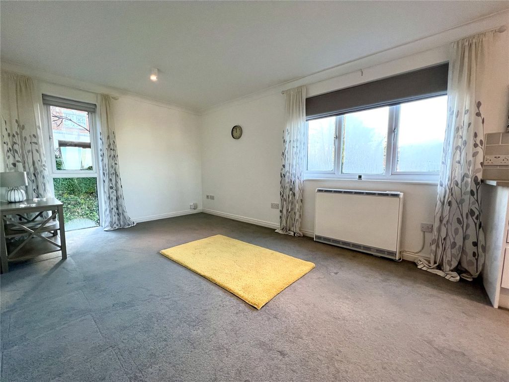 Property photo 2 of 8 Reception Roo,