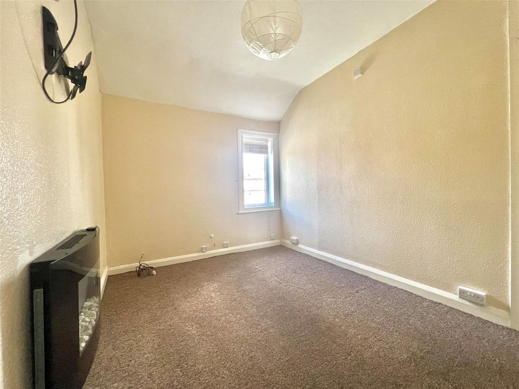 Property photo 3 of 7 Lounge