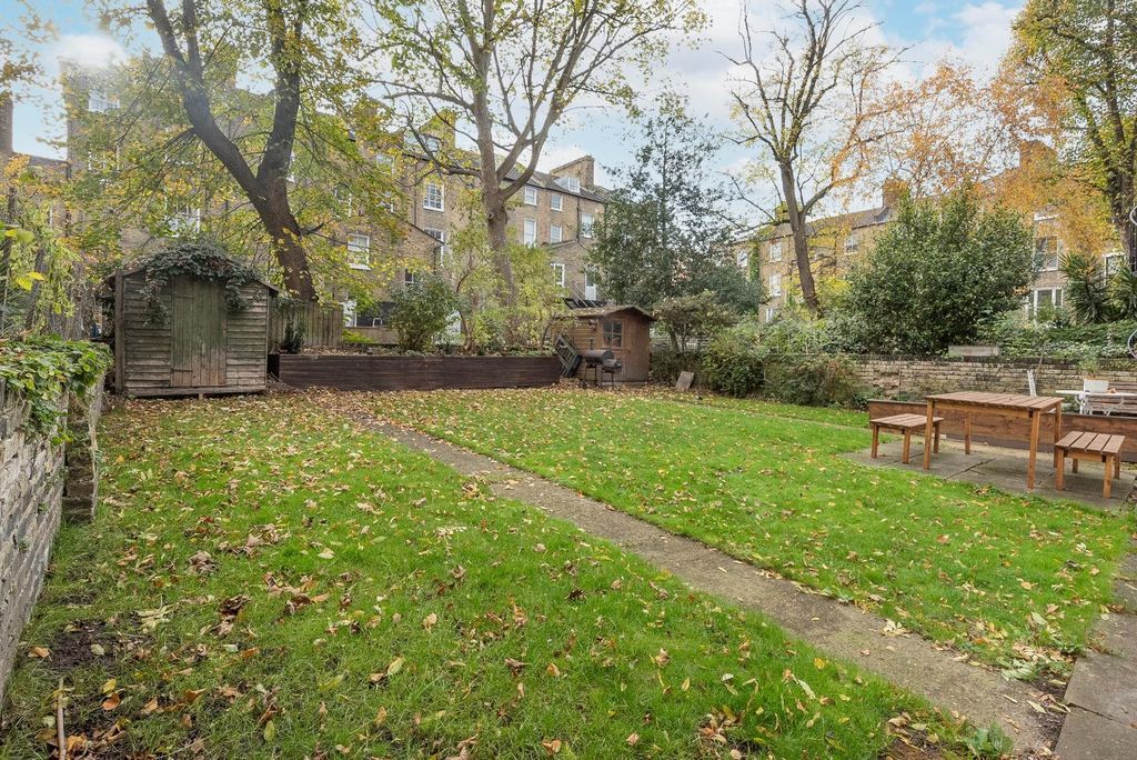 Property photo 3 of 15 Garden/Communal Garden