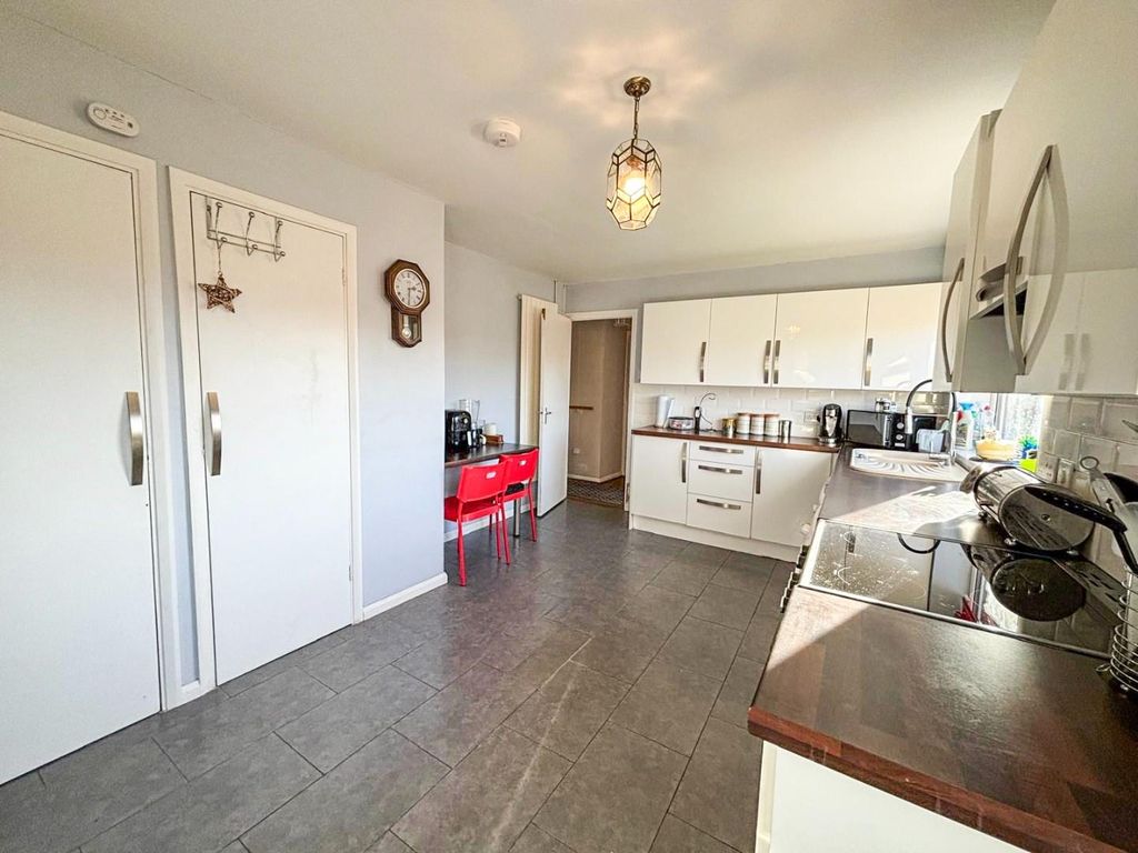 Property photo 2 of 10 Tlc_3F115771-5456-4E33-9A57-64A96Dcd5cd0_A26Af40.J