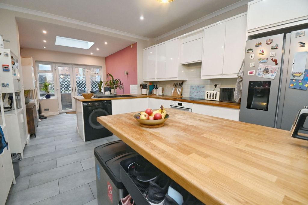 Property photo 2 of 20