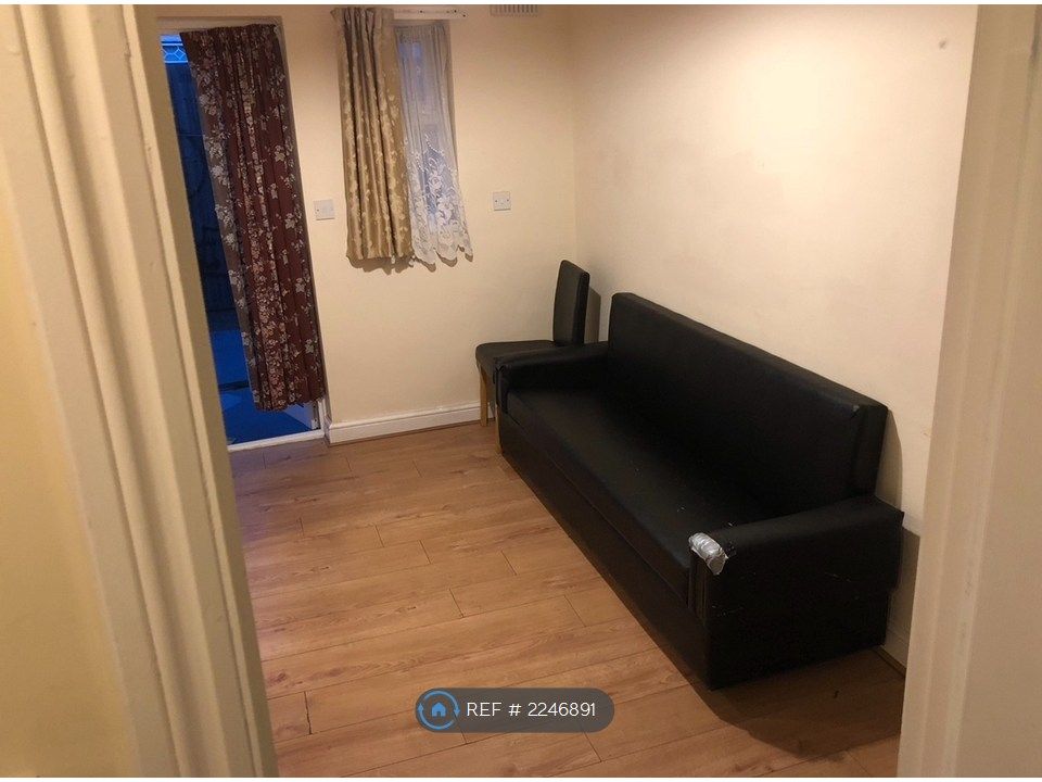 Property photo 2 of 11 Living Room