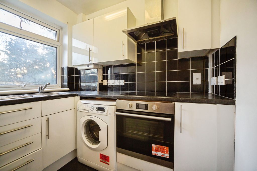 Property photo 3 of 15 Kitchen