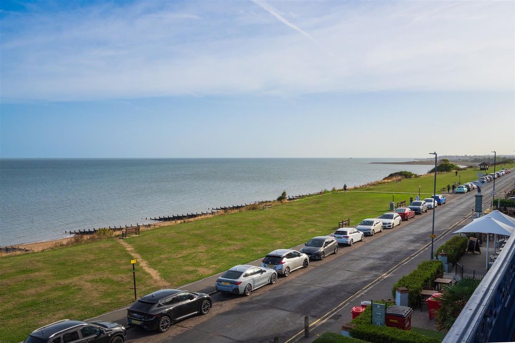 Property photo 3 of 16 Marine Parade, Tankerton, Whitstable