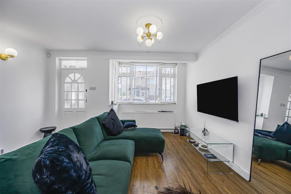 Property photo 3 of 23 69 Uplands Road-13.Jpg