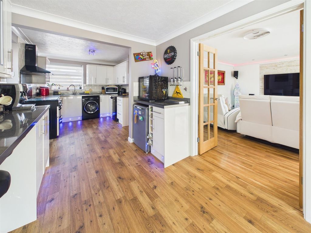 Property photo 3 of 33