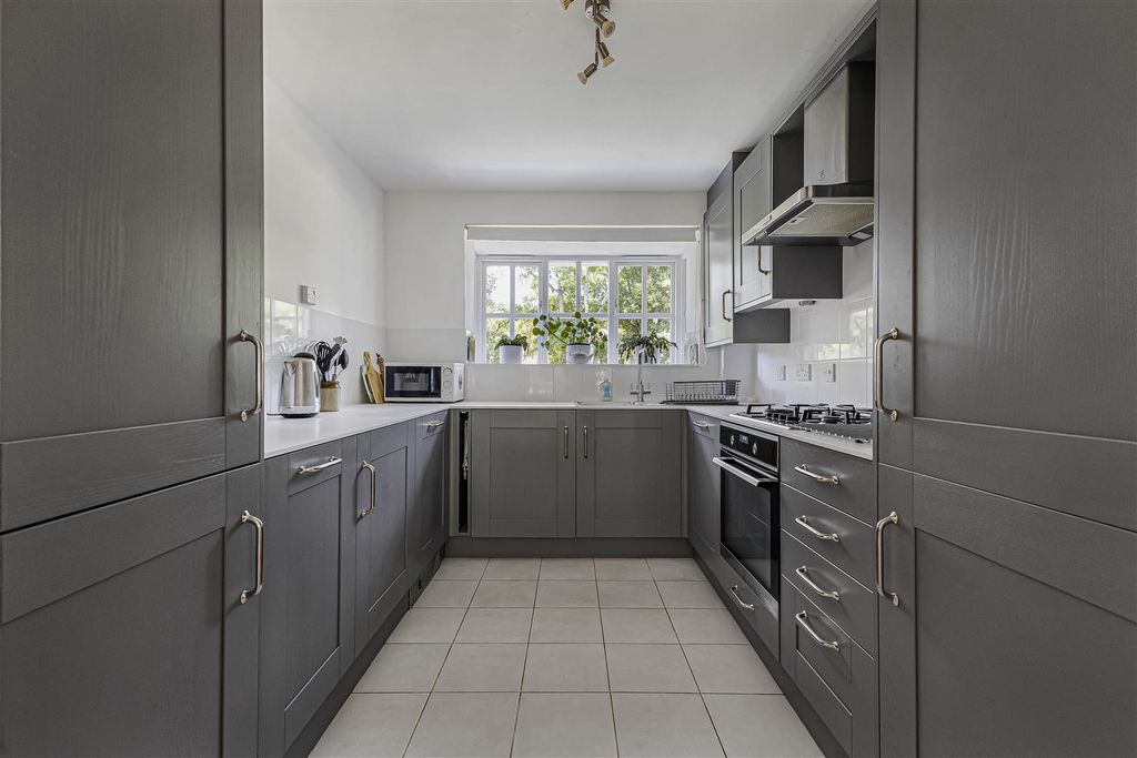 Property photo 3 of 28 Kitchen