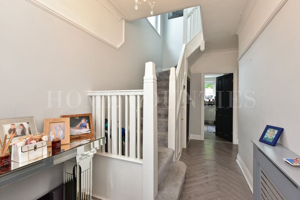 Property photo 2 of 26