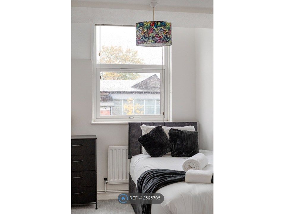 Property photo 3 of 18 Bedroom 1 (Single)