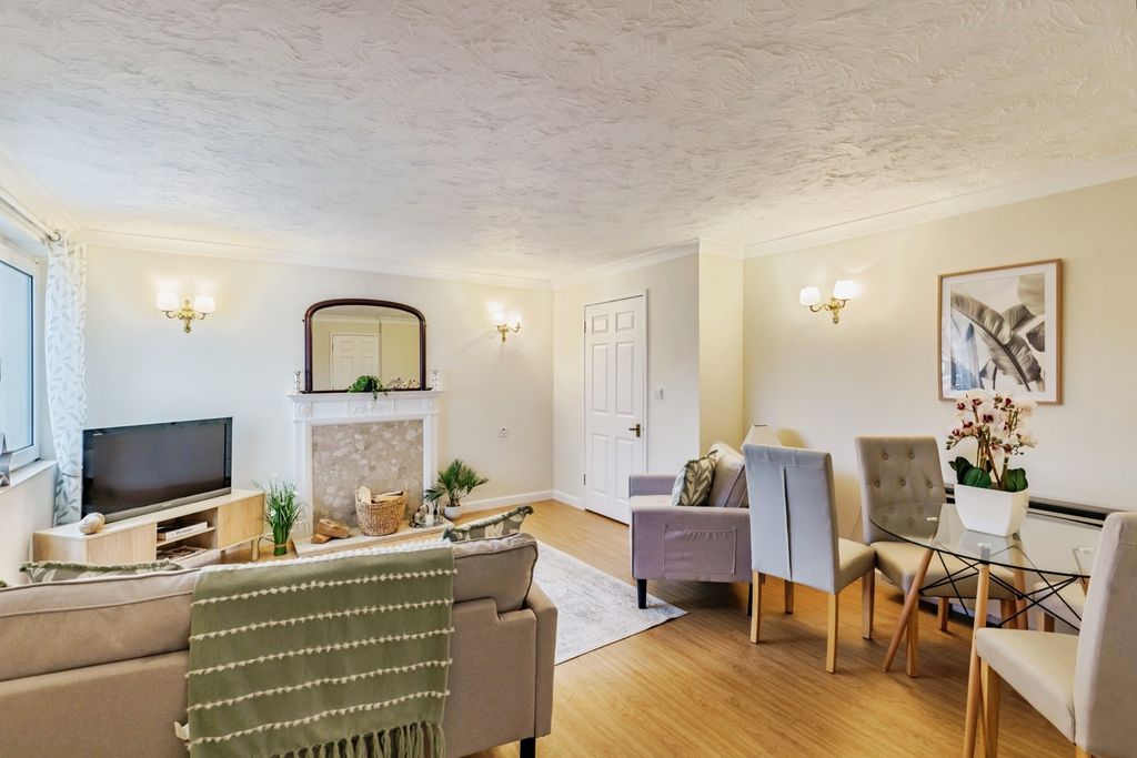 Property photo 2 of 19 Photo