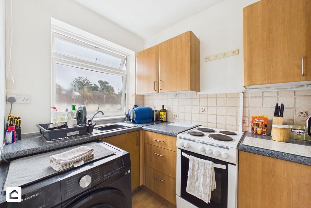 Property photo 3 of 6 Cam02528G0-Pr0511-Still005