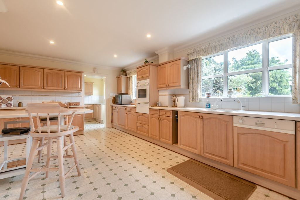Property photo 3 of 15 Kitchen