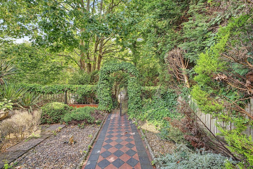 Property photo 2 of 21 Pbox-Img.Jpg