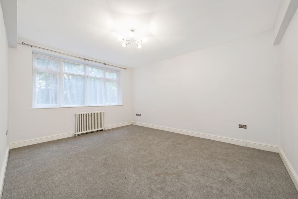 Property photo 2 of 6 Room