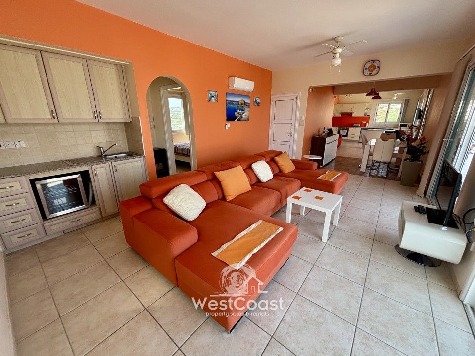 Property photo 2 of 34
