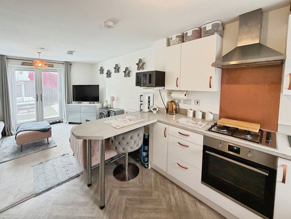 Property photo 2 of 19