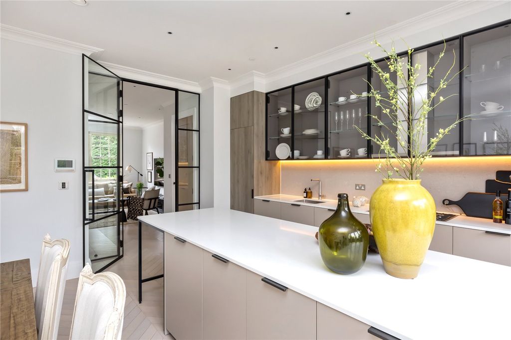 Property photo 2 of 27 Showhome