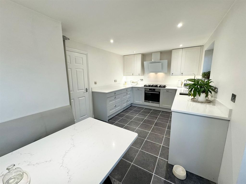 Property photo 3 of 16 Kitchen