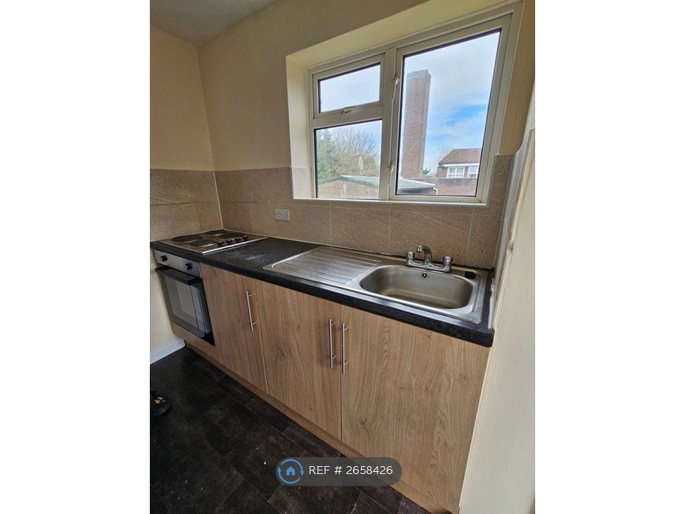 Property photo 3 of 10 Kitchen