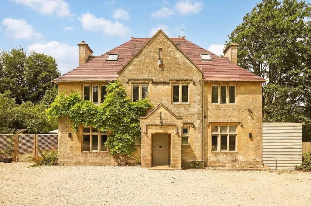 Property photo 1 of 40 Ridgmont Edited.Jpg