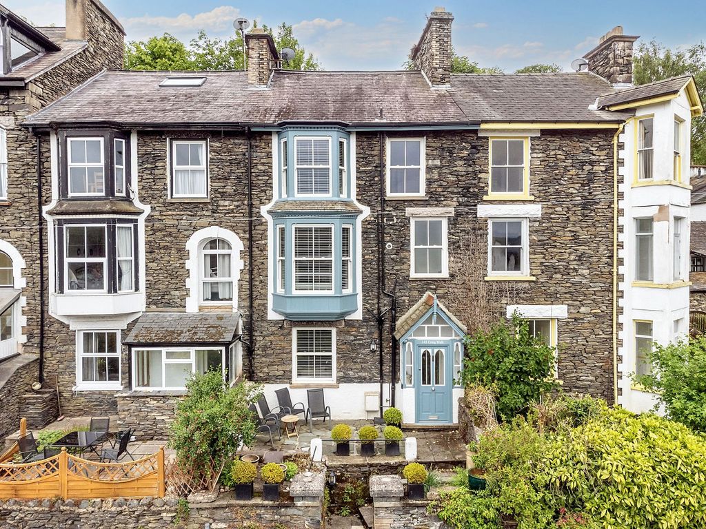 Property photo 3 of 17 Front Exterior