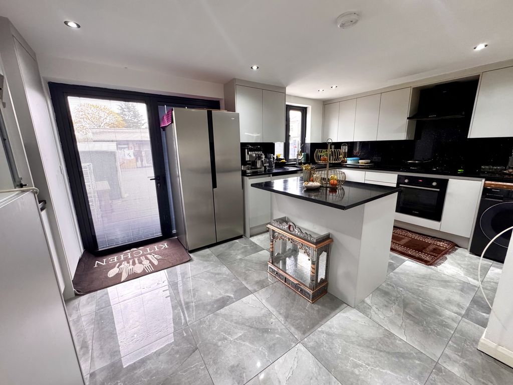 Additional image 6 of 4 bed semi-detached house for saleWeymouth Road, Hayes UB4