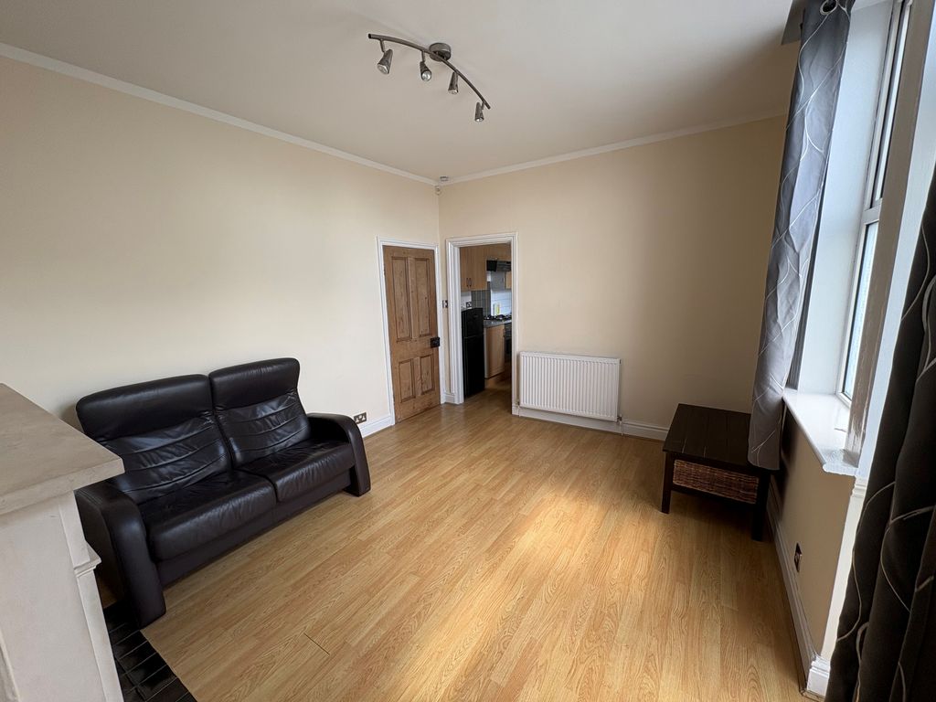 Property photo 3 of 8 4
